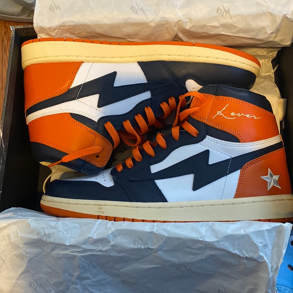 I am selling kool Kiy sneakers